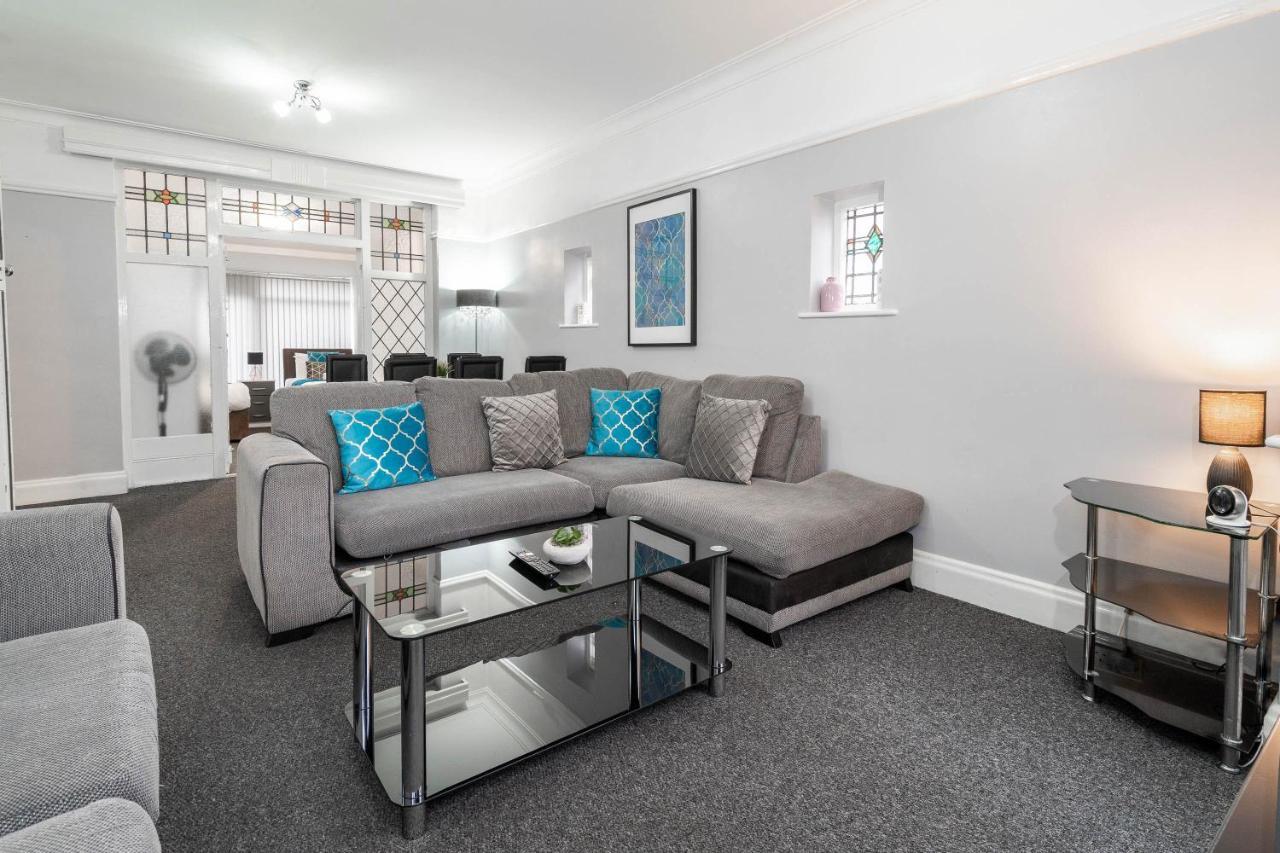 5 Bedroom House - 11 Guests - Garden - Wifi - Smart Tv - Top Rated - Large Driveway 4 Multiple Vehicles - Perfect For Contractors Birmingham Exterior photo