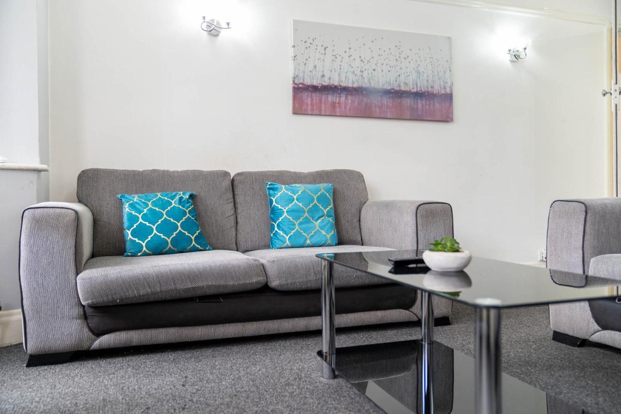 5 Bedroom House - 11 Guests - Garden - Wifi - Smart Tv - Top Rated - Large Driveway 4 Multiple Vehicles - Perfect For Contractors Birmingham Exterior photo